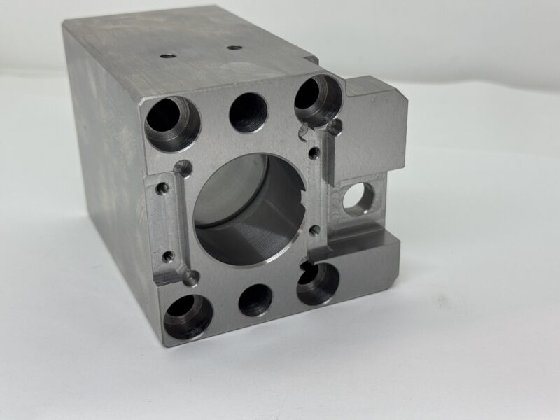 自動車業界向け特注シリンダー