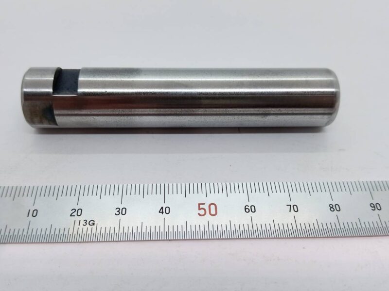 硬度調整と研磨でΦ16g6に対応したキープレート式支点ピン