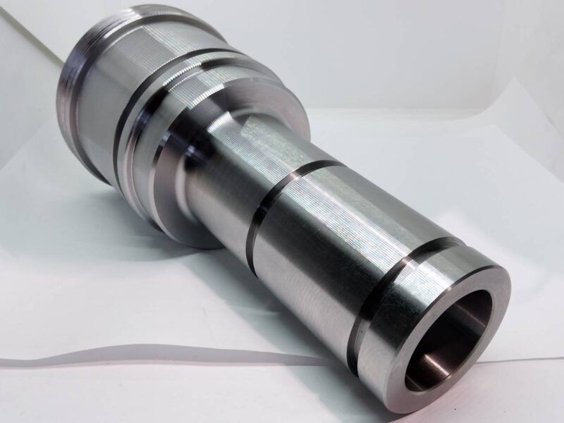 外径公差70f7・80f7と溝・穴の寸法管理に対応したSCM440製ガイド