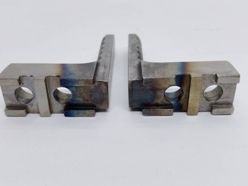 高周波焼入れ後の歪み取りで一対の噛み合いに配慮したSCM440製チャック