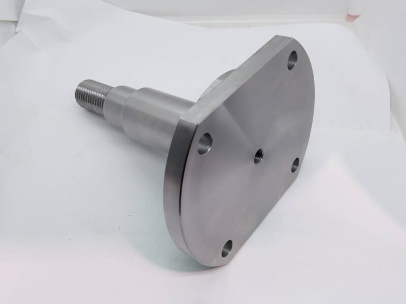 通油穴と外径を加工したS45C製立てローラー軸