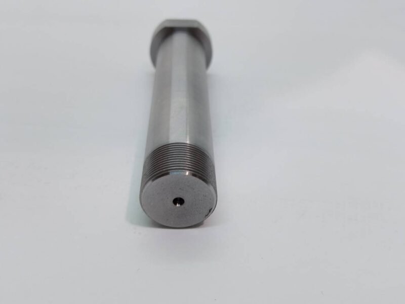 旋盤加工とフライス加工で寸法要求に対応した海外設備向けS50C製シャフト